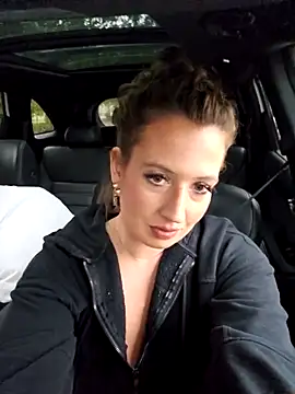 stunnaagirll online show from September 2025 01:05:02 AM