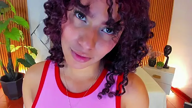 Snapshot of charlottee_white chatting on December 2025 08:37:02 PM charlottee white online show from December 2025 08:37:02 PM