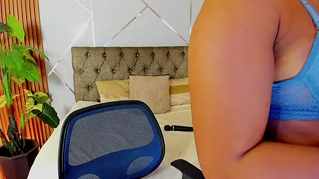 Snapshot of charlottee_white chatting on January 2026 09:18:02 PM charlottee white online show from January 2026 09:18:02 PM