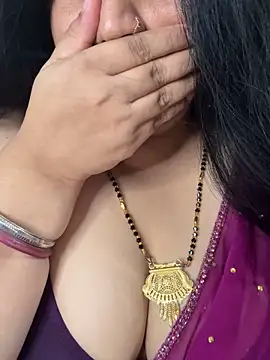 Snapshot of FlatVincy4 chatting on October 2025 08:53:02 AM FlatVincy4 online show from October 2025 08:53:02 AM