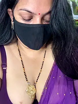 Snapshot of FlatVincy4 chatting on October 2025 05:39:02 AM FlatVincy4 online show from October 2025 05:39:02 AM