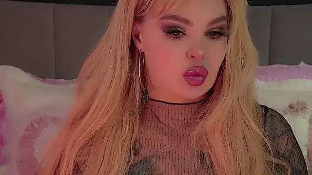 Snapshot of Marussia_luxury chatting on March 2025 09:48:02 AM Marussia luxury online show from March 2025 09:48:02 AM