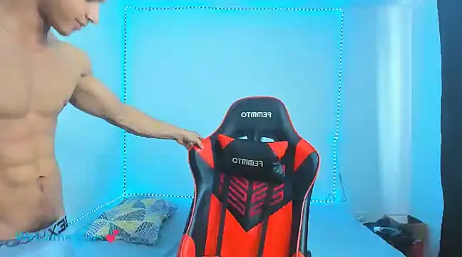 Snapshot of oliver_thompsson7 chatting on February 2025 08:57:01 PM oliver thompsson7 online show from February 2025 08:57:01 PM