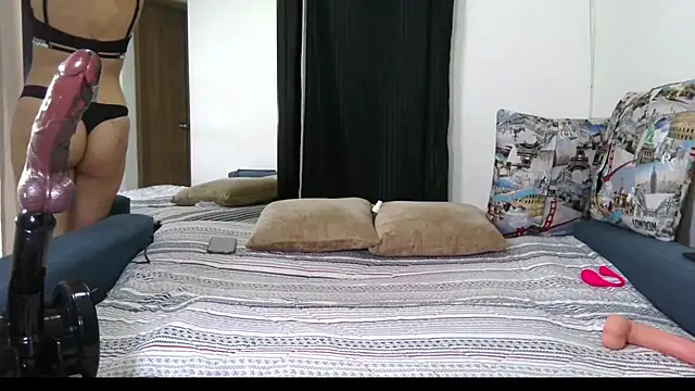 Carla-Bonny18 online show from November 2025 06:57:02 PM