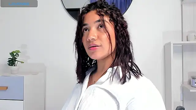 Snapshot of martina_roldam chatting on December 2024 04:51:02 AM martina roldam online show from December 2024 04:51:02 AM