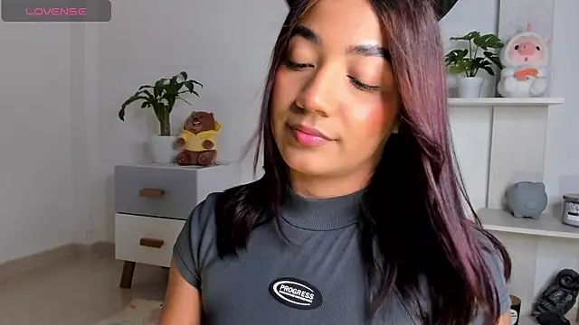 Snapshot of martina_roldam chatting on January 2025 01:06:01 AM martina roldam online show from January 2025 01:06:01 AM