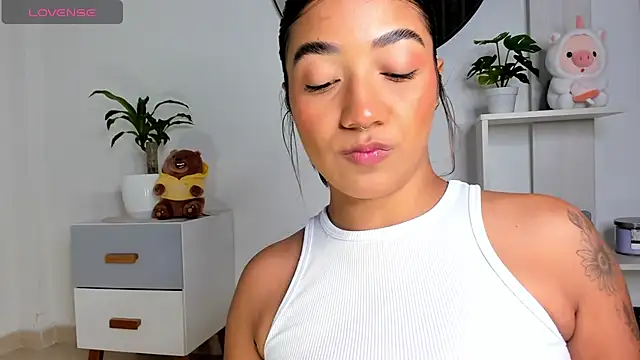 Snapshot of martina_roldam chatting on January 2025 12:22:01 AM martina roldam online show from January 2025 12:22:01 AM