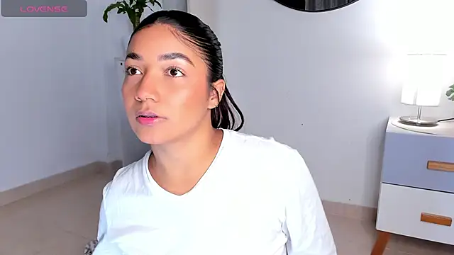 Snapshot of martina_roldam chatting on January 2025 01:02:01 AM martina roldam online show from January 2025 01:02:01 AM