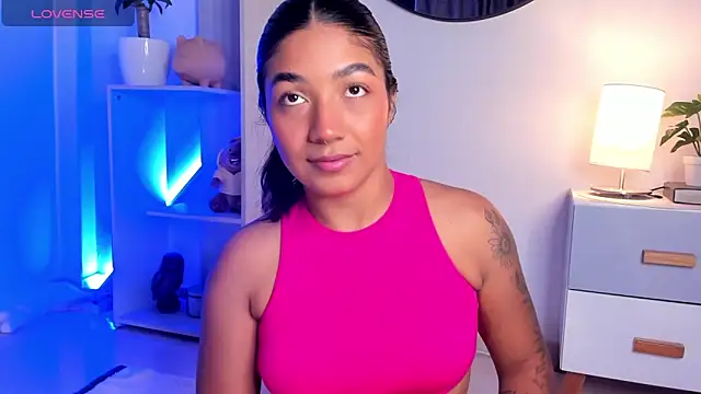 Snapshot of martina_roldam chatting on January 2025 04:13:01 AM martina roldam online show from January 2025 04:13:01 AM