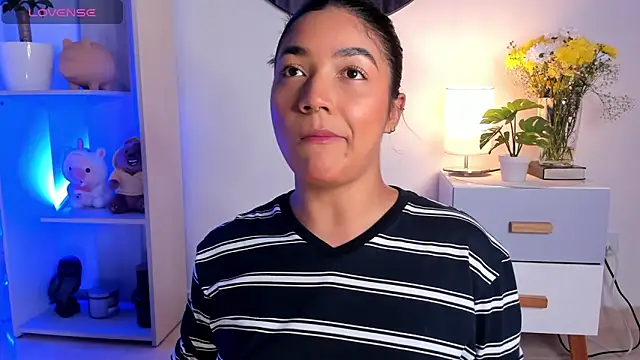 Snapshot of martina_roldam chatting on January 2025 01:08:01 AM martina roldam online show from January 2025 01:08:01 AM