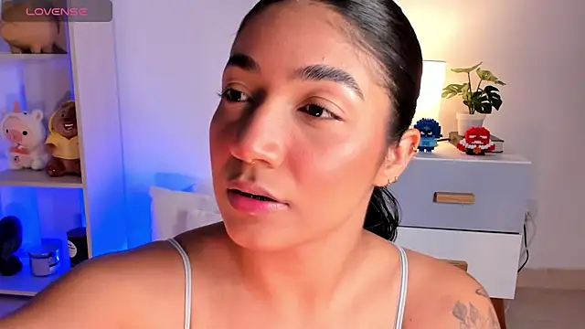 Snapshot of martina_roldam chatting on February 2025 12:19:01 AM martina roldam online show from February 2025 12:19:01 AM