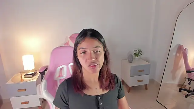 Snapshot of martina_roldam chatting on September 2025 01:21:01 AM martina roldam online show from September 2025 01:21:01 AM