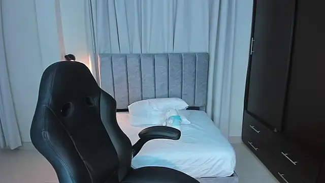 Snapshot of martina_roldam chatting on November 2025 04:45:02 AM martina roldam online show from November 2025 04:45:02 AM