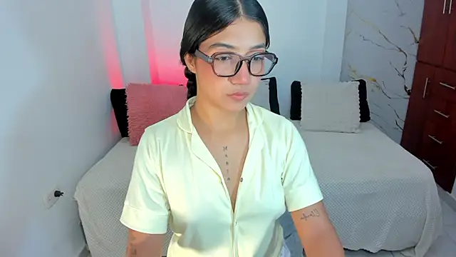 martina roldam online show from June 2026 04:21:01 AM