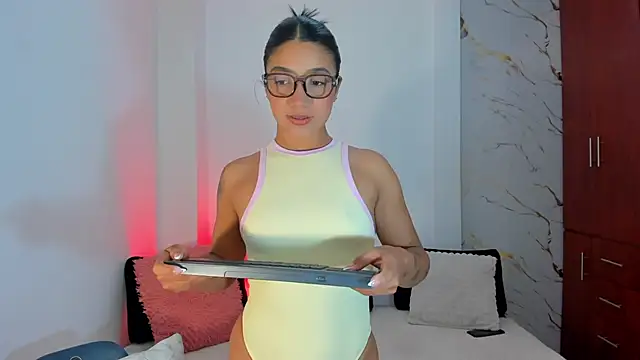martina roldam online show from June 2026 04:21:02 AM