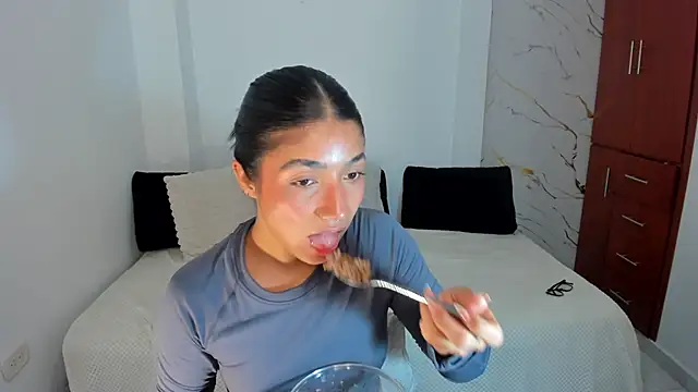martina roldam online show from July 2026 03:23:01 AM