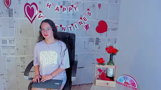 Snapshot of emmaTorres1 chatting on February 2025 08:07:02 PM emmaTorres1 online show from February 2025 08:07:02 PM