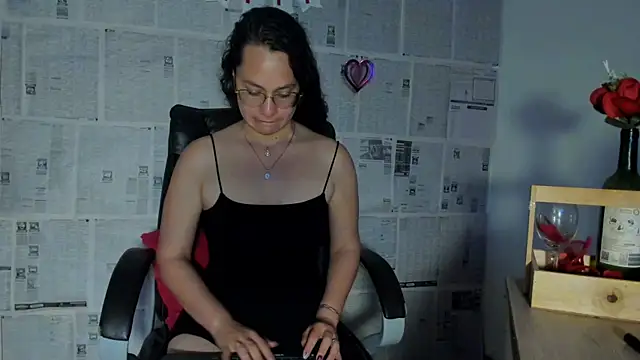 Snapshot of emmaTorres1 chatting on February 2025 03:46:01 PM emmaTorres1 online show from February 2025 03:46:01 PM