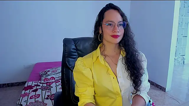 Snapshot of emmaTorres1 chatting on February 2025 08:18:01 PM emmaTorres1 online show from February 2025 08:18:01 PM