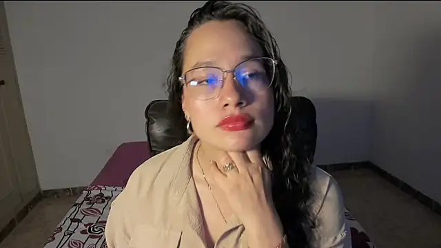 Snapshot of emmaTorres1 chatting on March 2025 01:04:02 AM emmaTorres1 online show from March 2025 01:04:02 AM