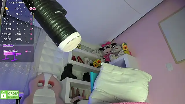 Snapshot of Mara-Bella chatting on February 2025 12:37:01 AM Mara-Bella online show from February 2025 12:37:01 AM