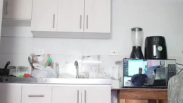 Snapshot of Mara-Bella chatting on January 2026 08:22:01 PM Mara-Bella online show from January 2026 08:22:01 PM