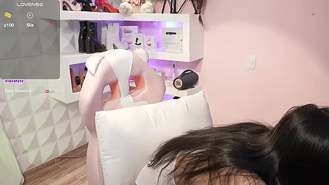 Snapshot of Mara-Bella chatting on January 2026 11:09:02 PM Mara-Bella online show from January 2026 11:09:02 PM