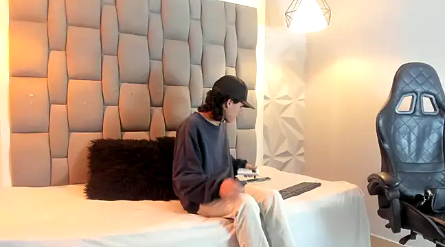 andy dan18 online show from February 2025 08:29:02 PM