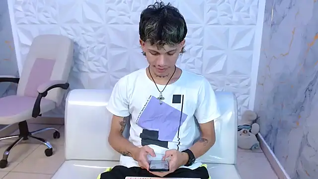 andy dan18 online show from April 2026 08:09:01 PM