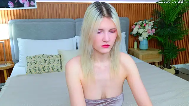 NellieLoyns online show from April 2026 05:17:01 PM