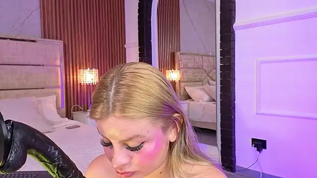 LolaAngellx online show from May 2026 08:04:02 PM