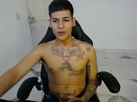 Snapshot of Clyde019 chatting on January 2025 08:46:02 PM Clyde019 online show from January 2025 08:46:02 PM