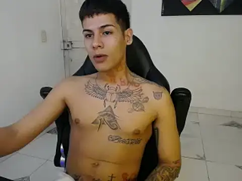 Snapshot of Clyde019 chatting on January 2025 04:47:02 AM Clyde019 online show from January 2025 04:47:02 AM