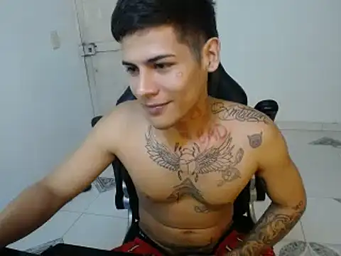 Snapshot of Clyde019 chatting on January 2025 10:29:02 PM Clyde019 online show from January 2025 10:29:02 PM