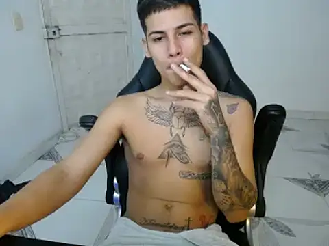 Snapshot of Clyde019 chatting on January 2025 02:33:01 AM Clyde019 online show from January 2025 02:33:01 AM