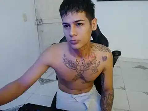 Snapshot of Clyde019 chatting on January 2025 01:48:01 PM Clyde019 online show from January 2025 01:48:01 PM