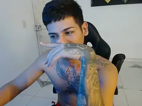 Snapshot of Clyde019 chatting on January 2025 05:19:01 PM Clyde019 online show from January 2025 05:19:01 PM