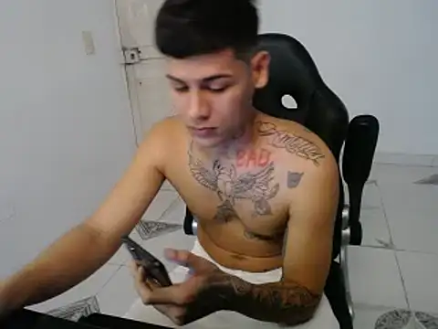 Snapshot of Clyde019 chatting on January 2025 09:02:01 PM Clyde019 online show from January 2025 09:02:01 PM