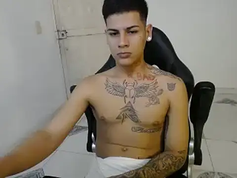 Snapshot of Clyde019 chatting on January 2025 04:10:01 AM Clyde019 online show from January 2025 04:10:01 AM