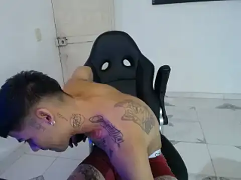 Snapshot of Clyde019 chatting on January 2025 04:17:02 PM Clyde019 online show from January 2025 04:17:02 PM