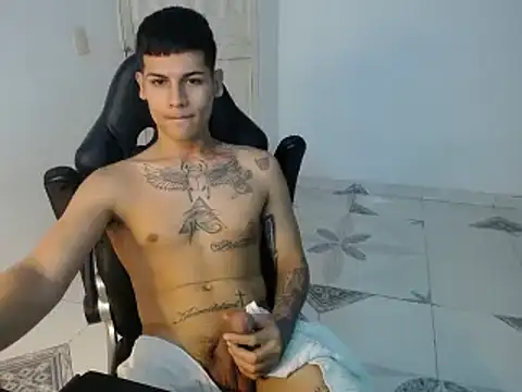 Snapshot of Clyde019 chatting on January 2025 09:58:01 PM Clyde019 online show from January 2025 09:58:01 PM