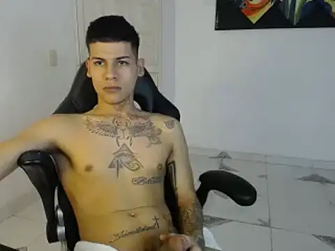 Snapshot of Clyde019 chatting on February 2025 05:41:02 PM Clyde019 online show from February 2025 05:41:02 PM