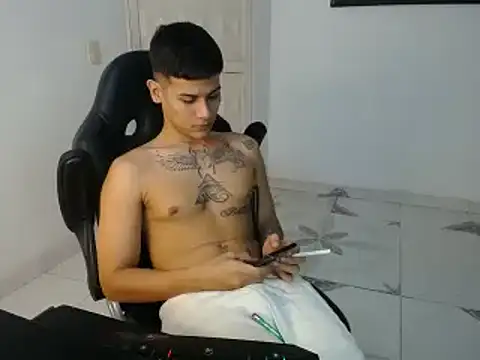 Snapshot of Clyde019 chatting on February 2025 12:27:01 AM Clyde019 online show from February 2025 12:27:01 AM