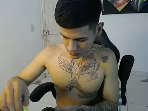 Snapshot of Clyde019 chatting on February 2025 05:54:02 PM Clyde019 online show from February 2025 05:54:02 PM