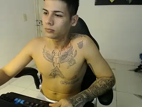 Snapshot of Clyde019 chatting on February 2025 03:15:01 AM Clyde019 online show from February 2025 03:15:01 AM