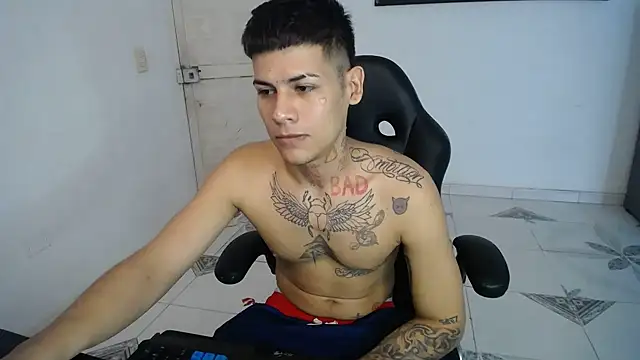 Snapshot of Clyde019 chatting on February 2025 04:45:02 PM Clyde019 online show from February 2025 04:45:02 PM