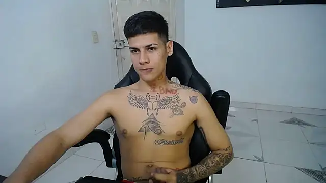 Snapshot of Clyde019 chatting on February 2025 09:44:02 PM Clyde019 online show from February 2025 09:44:02 PM