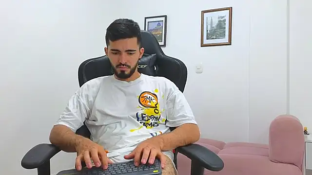 Massimoo 07 online show from February 2025 11:06:01 PM