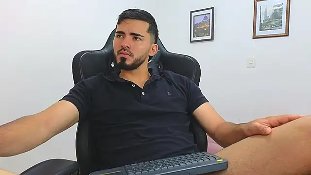 Massimoo 07 online show from February 2025 07:39:01 PM