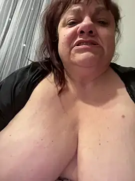 Luciouslouise72xh online show from September 2025 06:42:02 PM